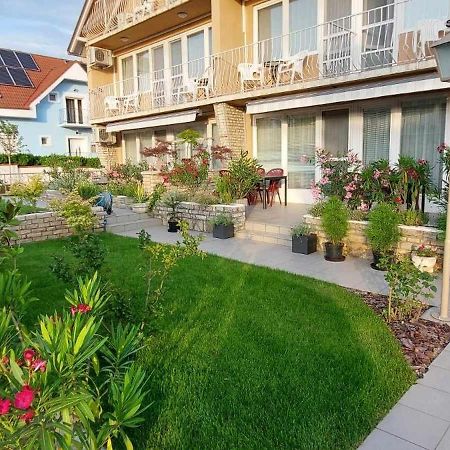 Siesta Apartmanhaz Balatonfuered Ngoại thất bức ảnh
