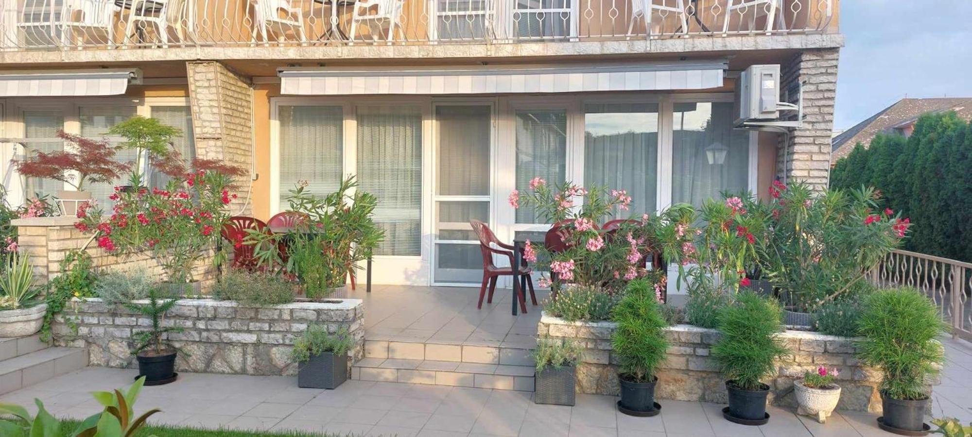Siesta Apartmanhaz Balatonfuered Ngoại thất bức ảnh