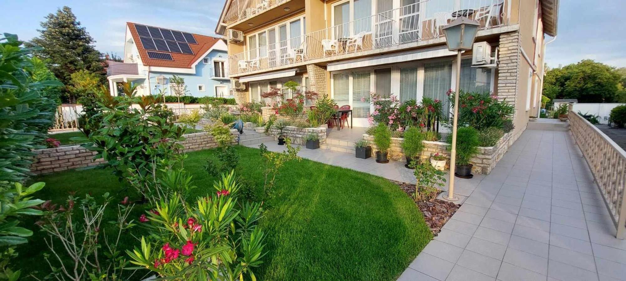 Siesta Apartmanhaz Balatonfuered Ngoại thất bức ảnh