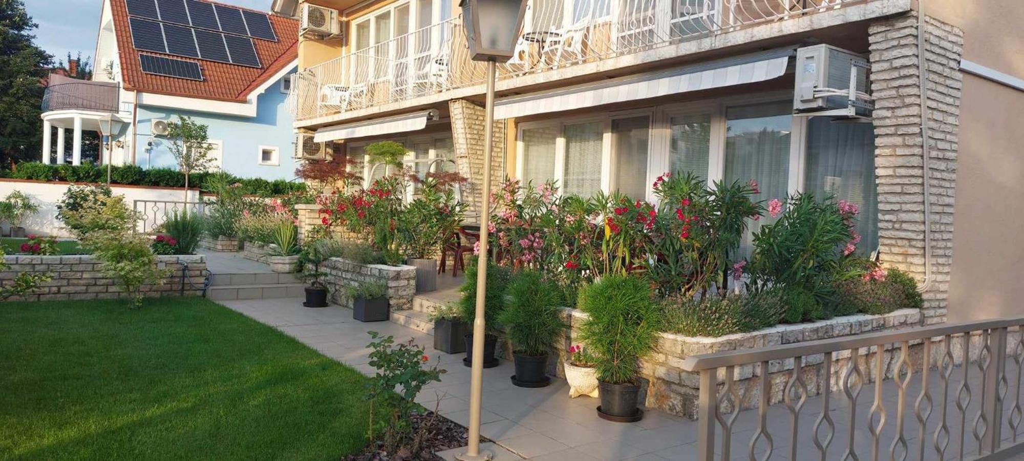 Siesta Apartmanhaz Balatonfuered Ngoại thất bức ảnh
