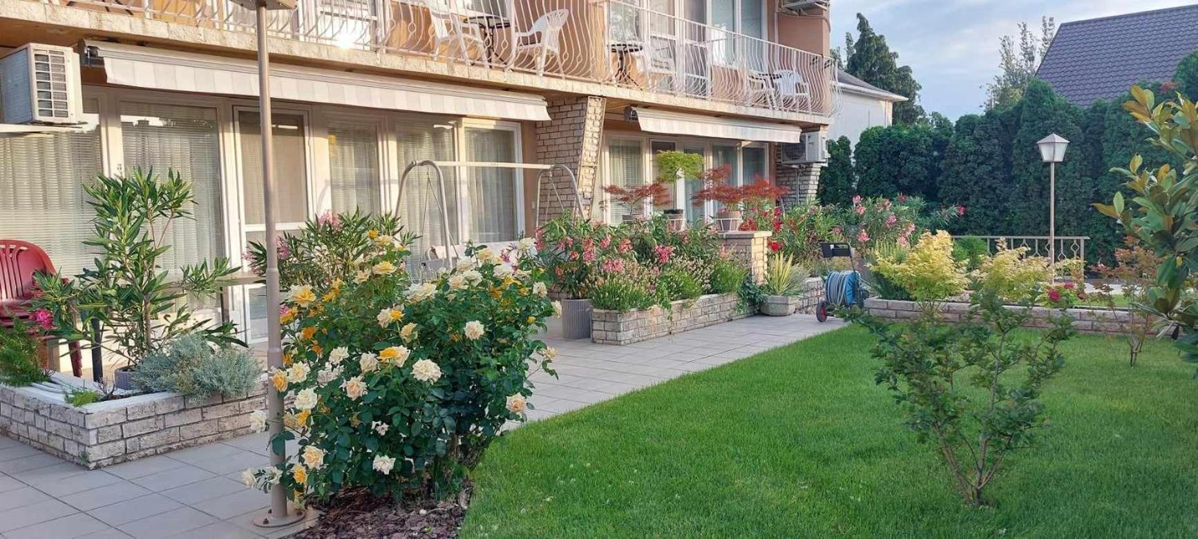 Siesta Apartmanhaz Balatonfuered Ngoại thất bức ảnh