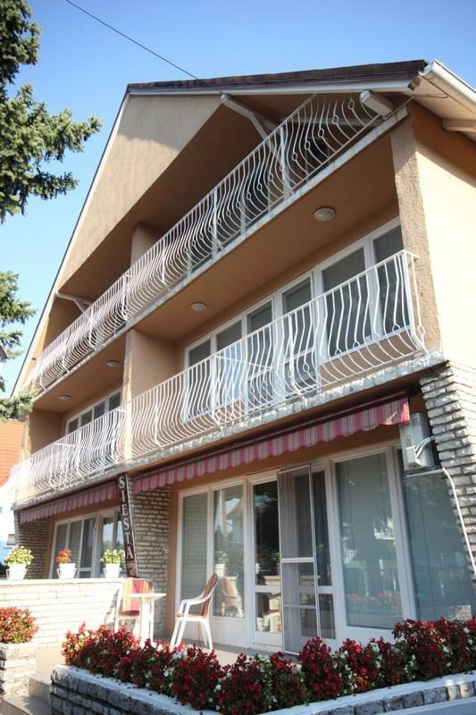 Siesta Apartmanhaz Balatonfuered Ngoại thất bức ảnh